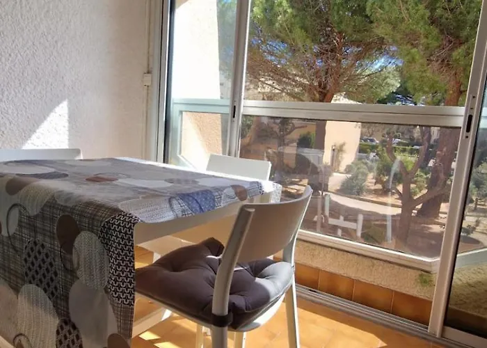 Apartmán T2, Climatise, 100 M Et Port Avec Parking Prive Dans Fermee