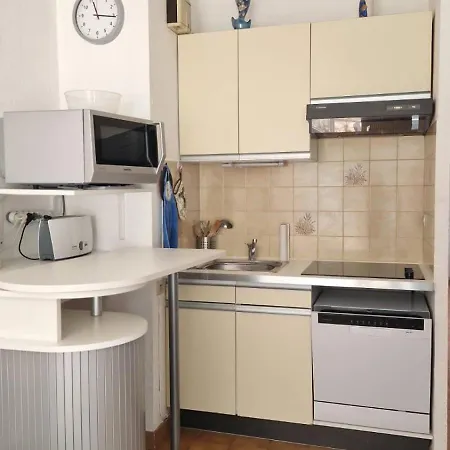 T2, Climatise, 100 M Et Port Avec Parking Prive Dans Fermee Apartment Bormes-les-Mimosas